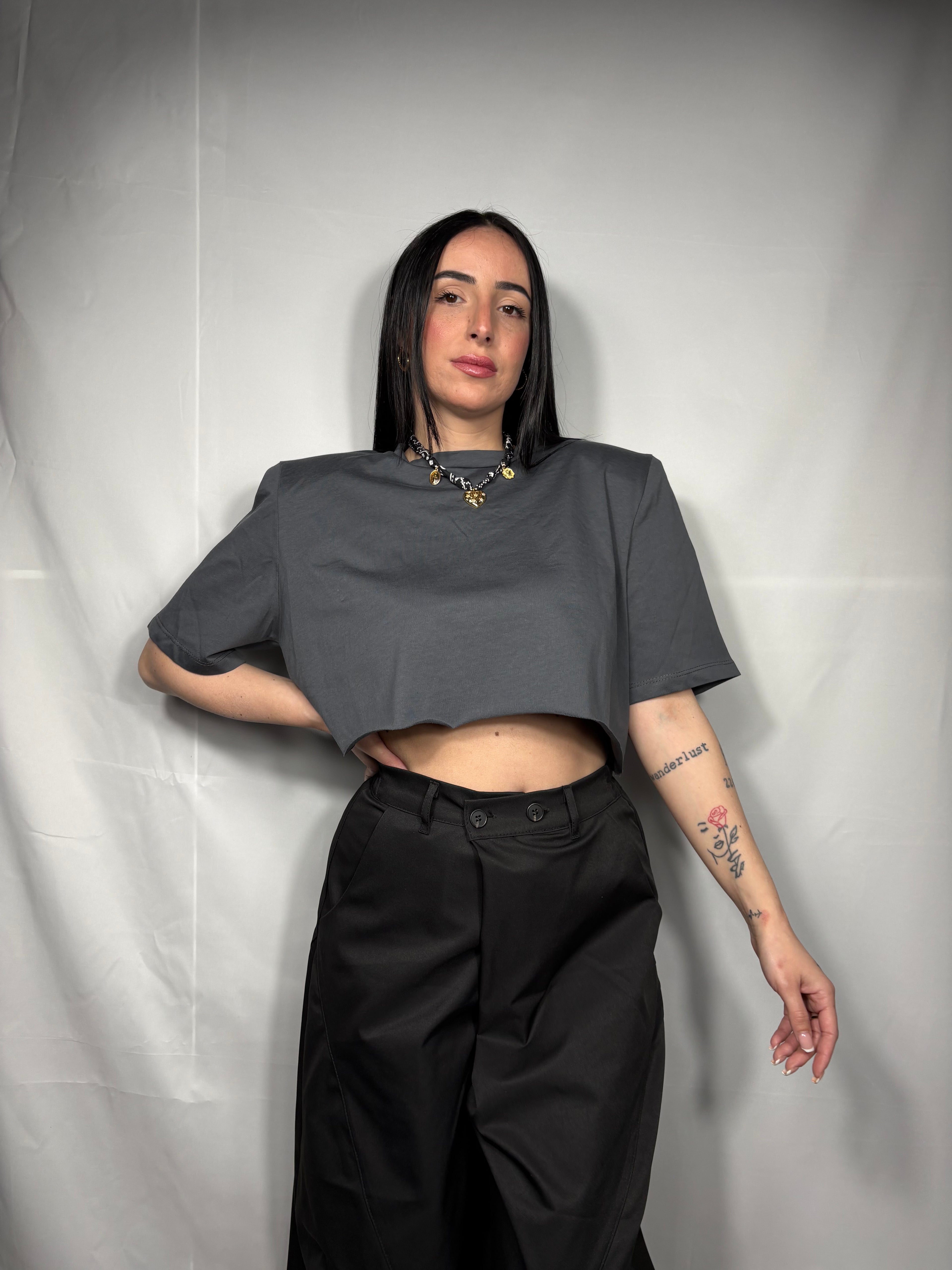 Maglia crop con spalline